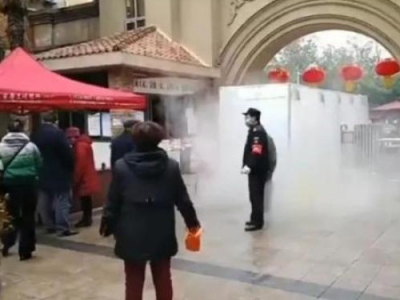 小区防疫人员消毒通道